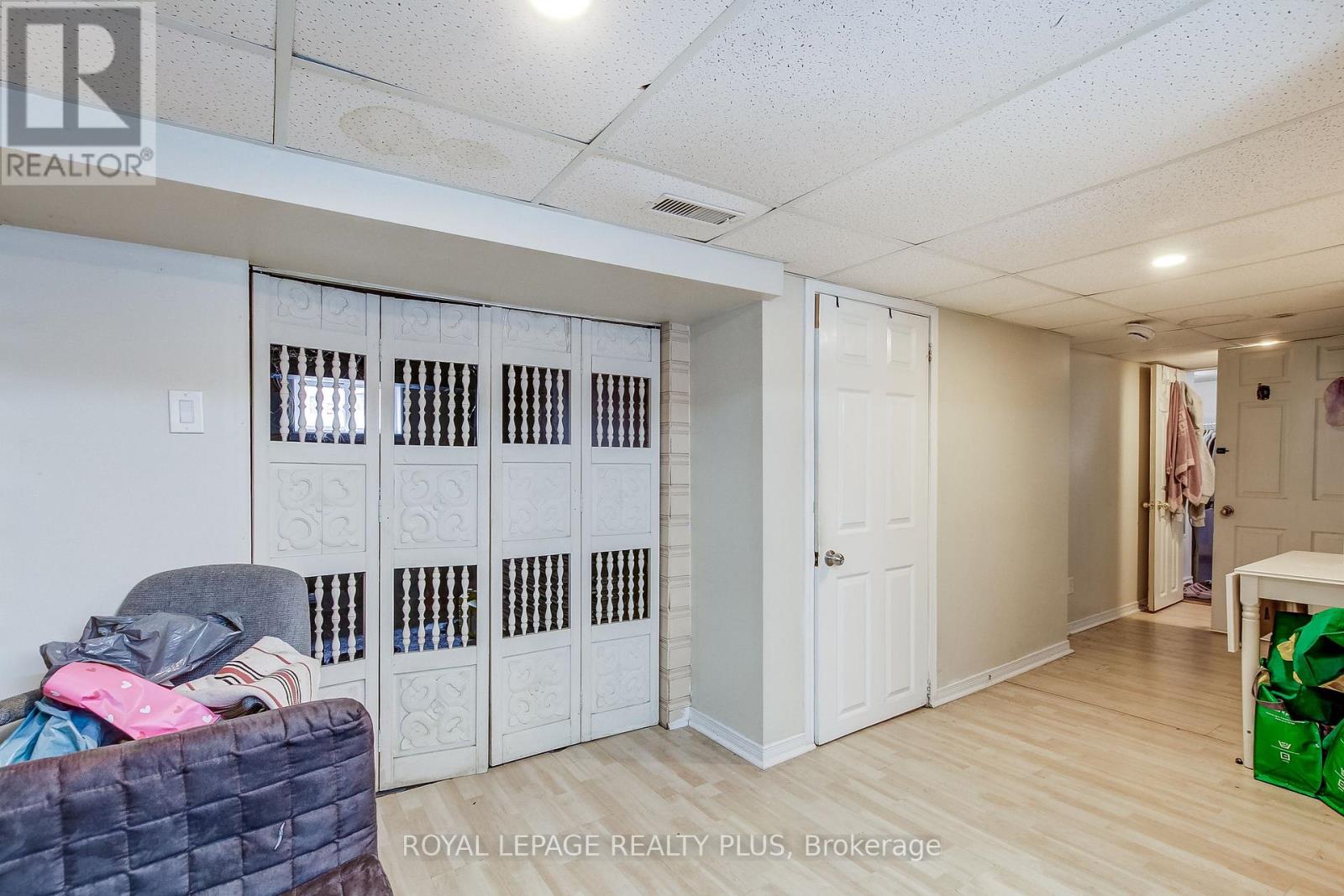 105 HILLVIEW STREET - 18