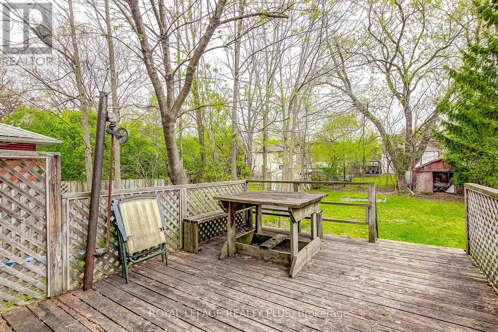 105 HILLVIEW STREET - 24