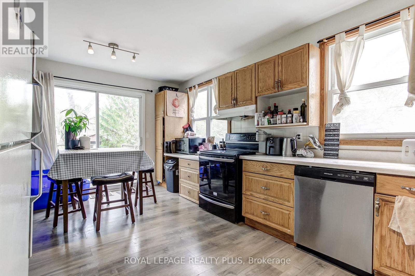 105 HILLVIEW STREET - 8
