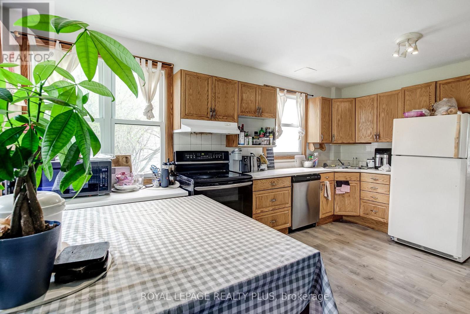 105 HILLVIEW STREET - 9