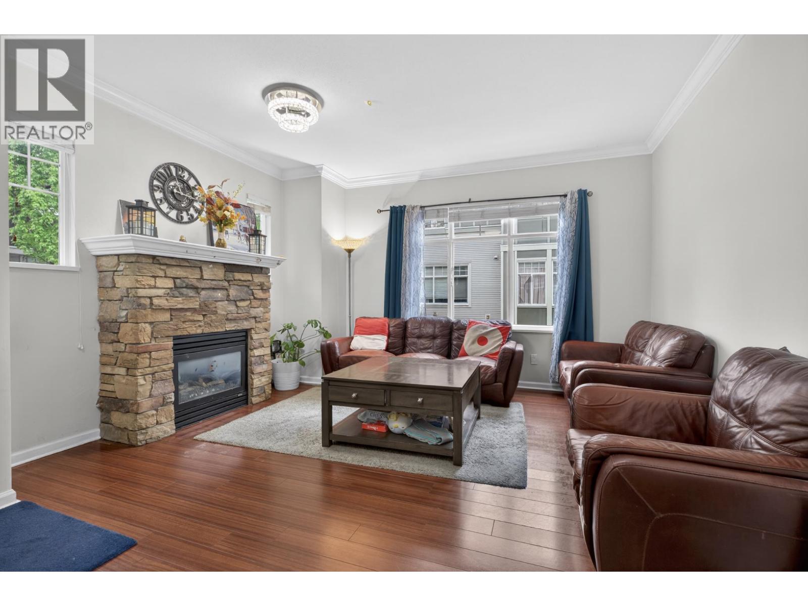 25 1010 EWEN AVENUE, New Westminster