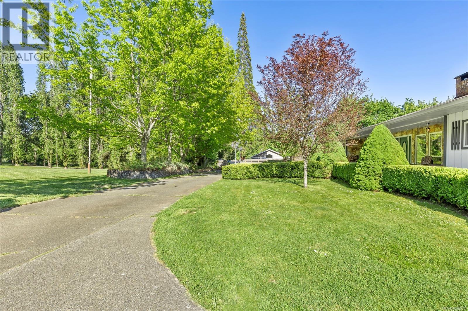 1176 Shawnigan-Mill Bay Rd - 4