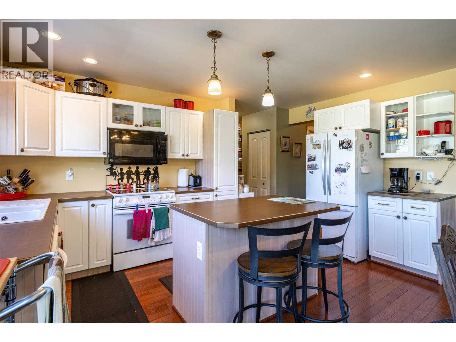  9255 Firehall Frontage Road, Salmon Arm