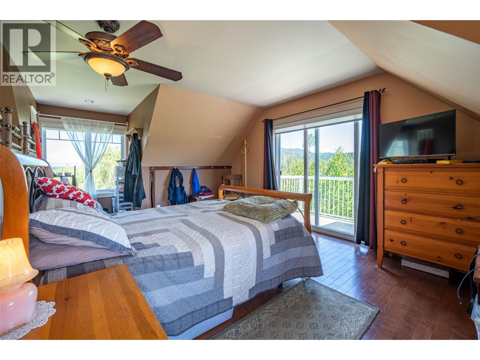  9255 Firehall Frontage Road, Salmon Arm
