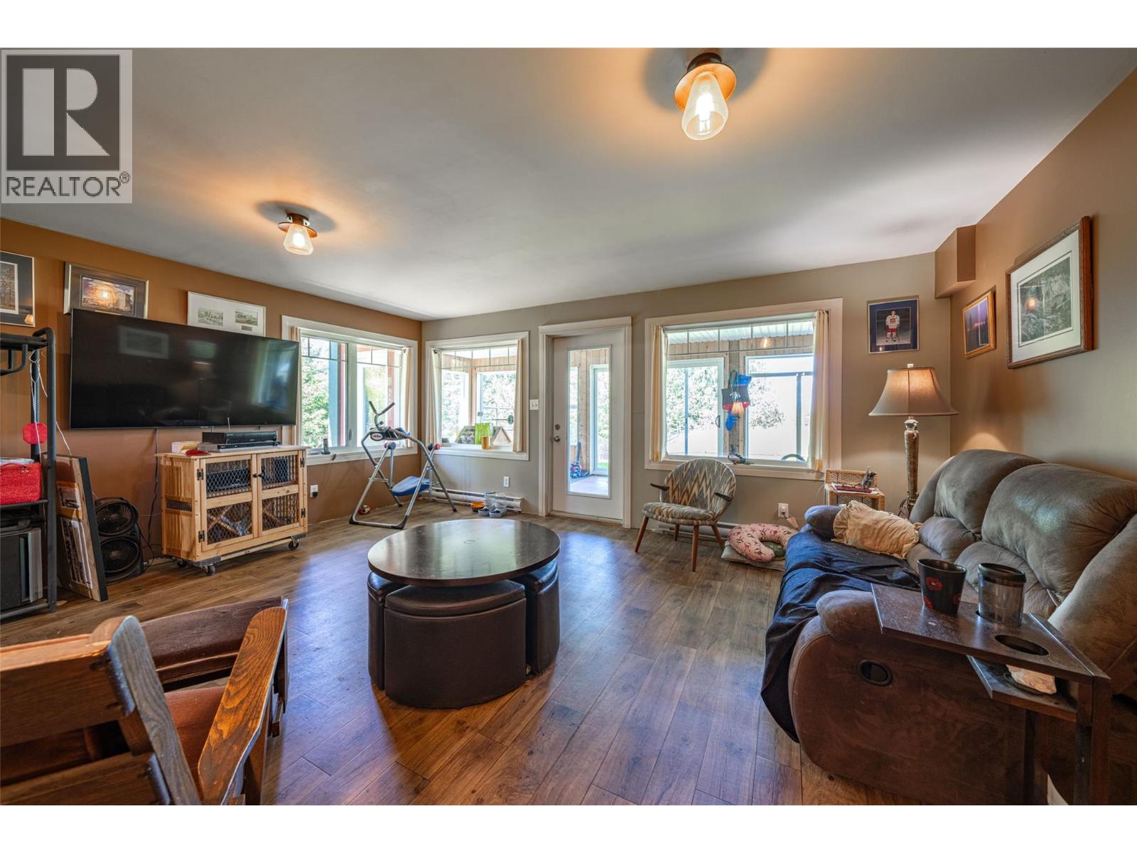  9255 Firehall Frontage Road, Salmon Arm
