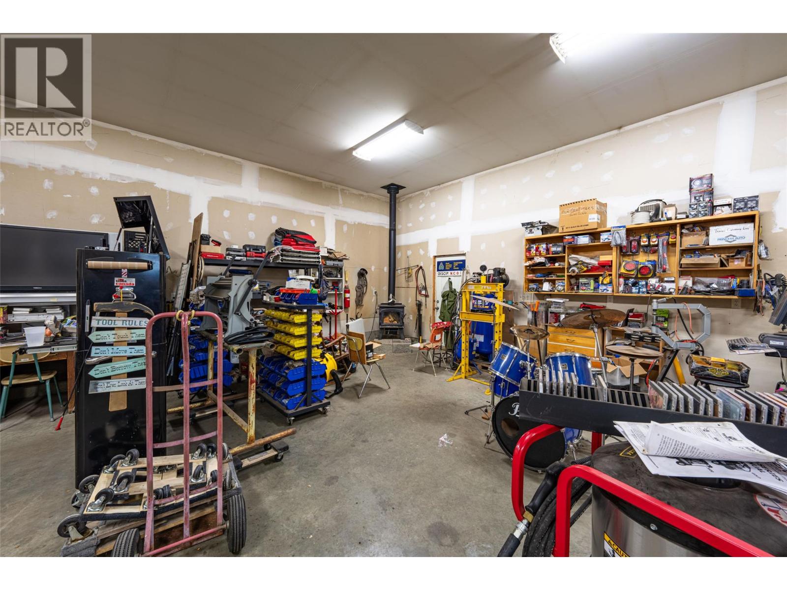  9255 Firehall Frontage Road, Salmon Arm