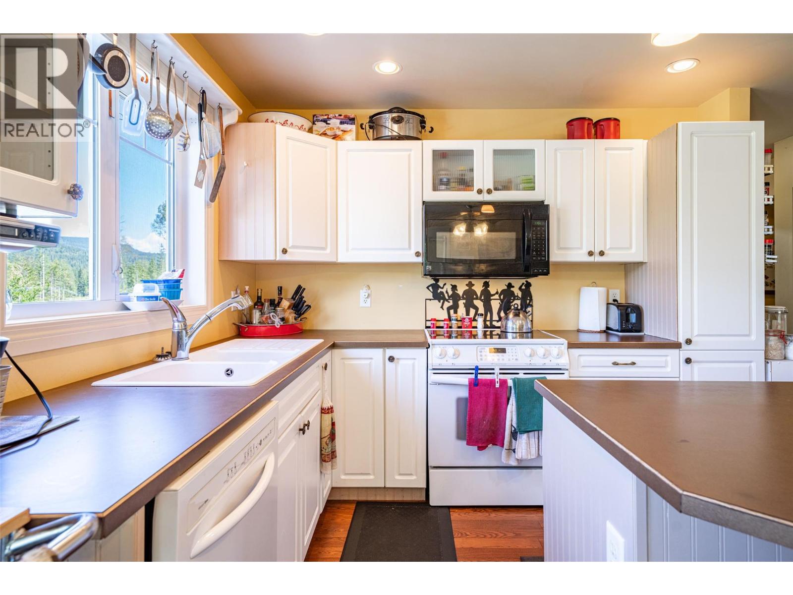  9255 Firehall Frontage Road, Salmon Arm