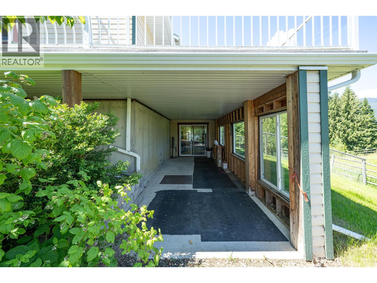  9255 Firehall Frontage Road, Salmon Arm