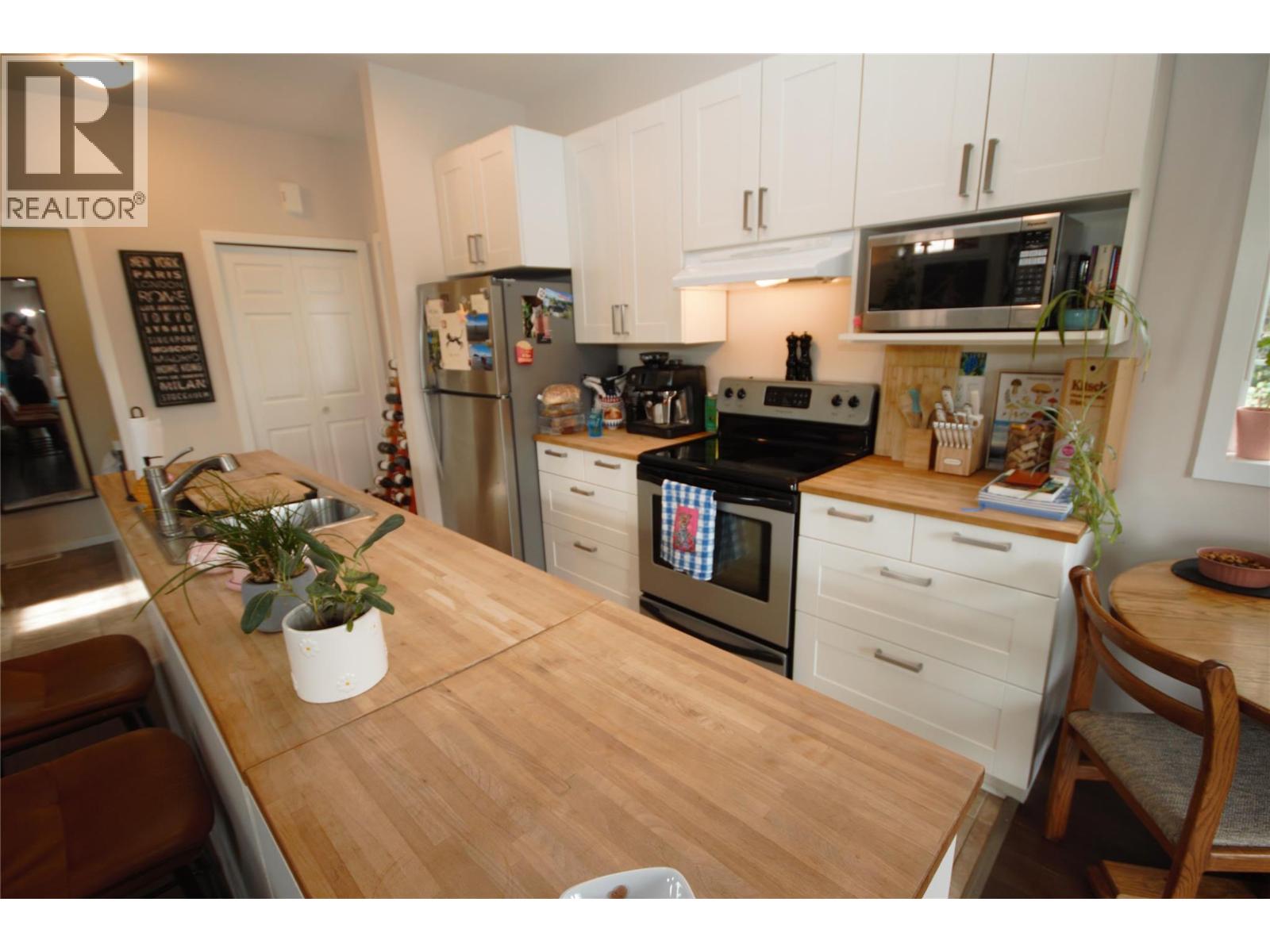 6466 PARK Drive, Oliver