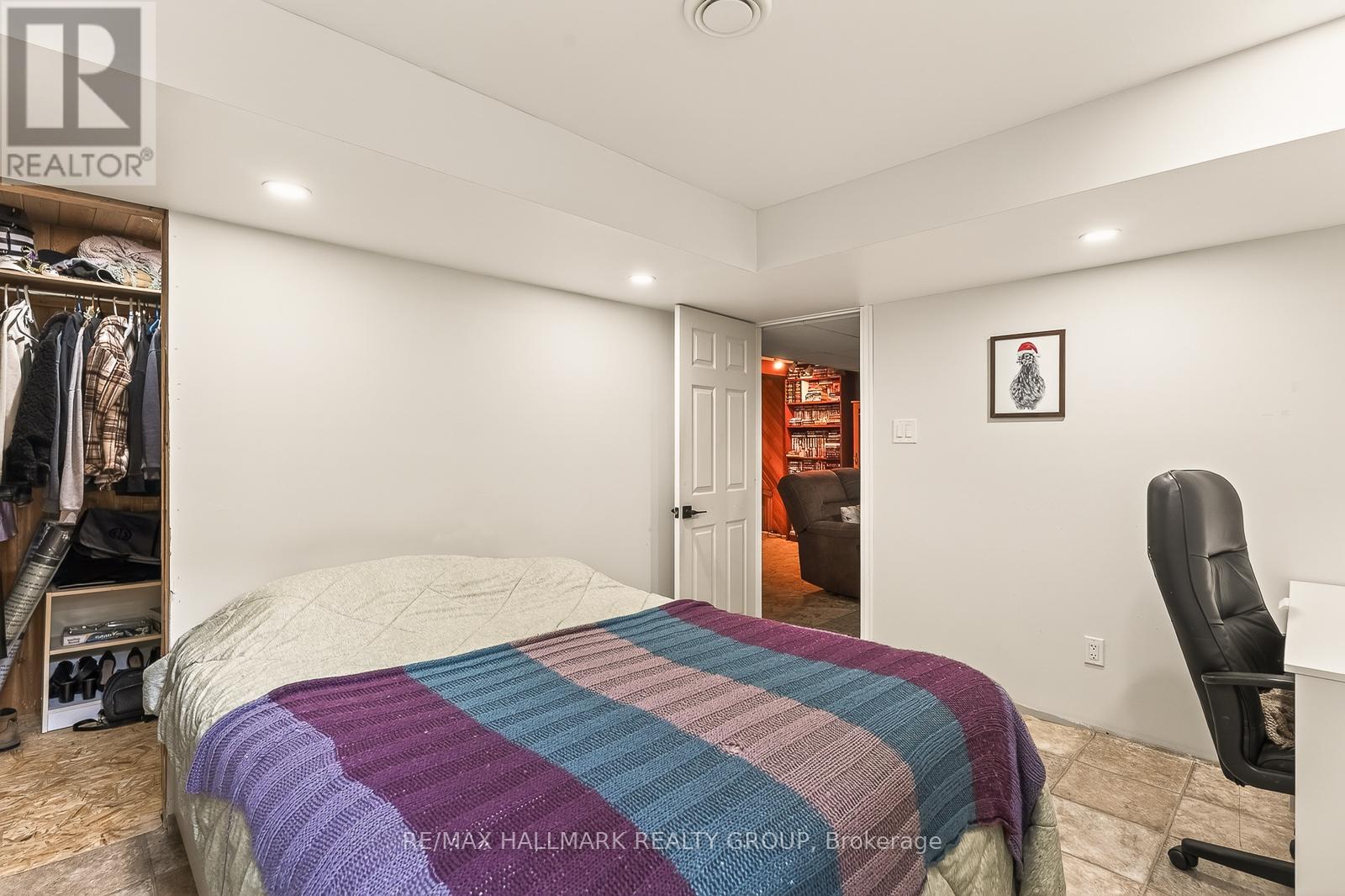 1298 FAMLIT COURT - 44