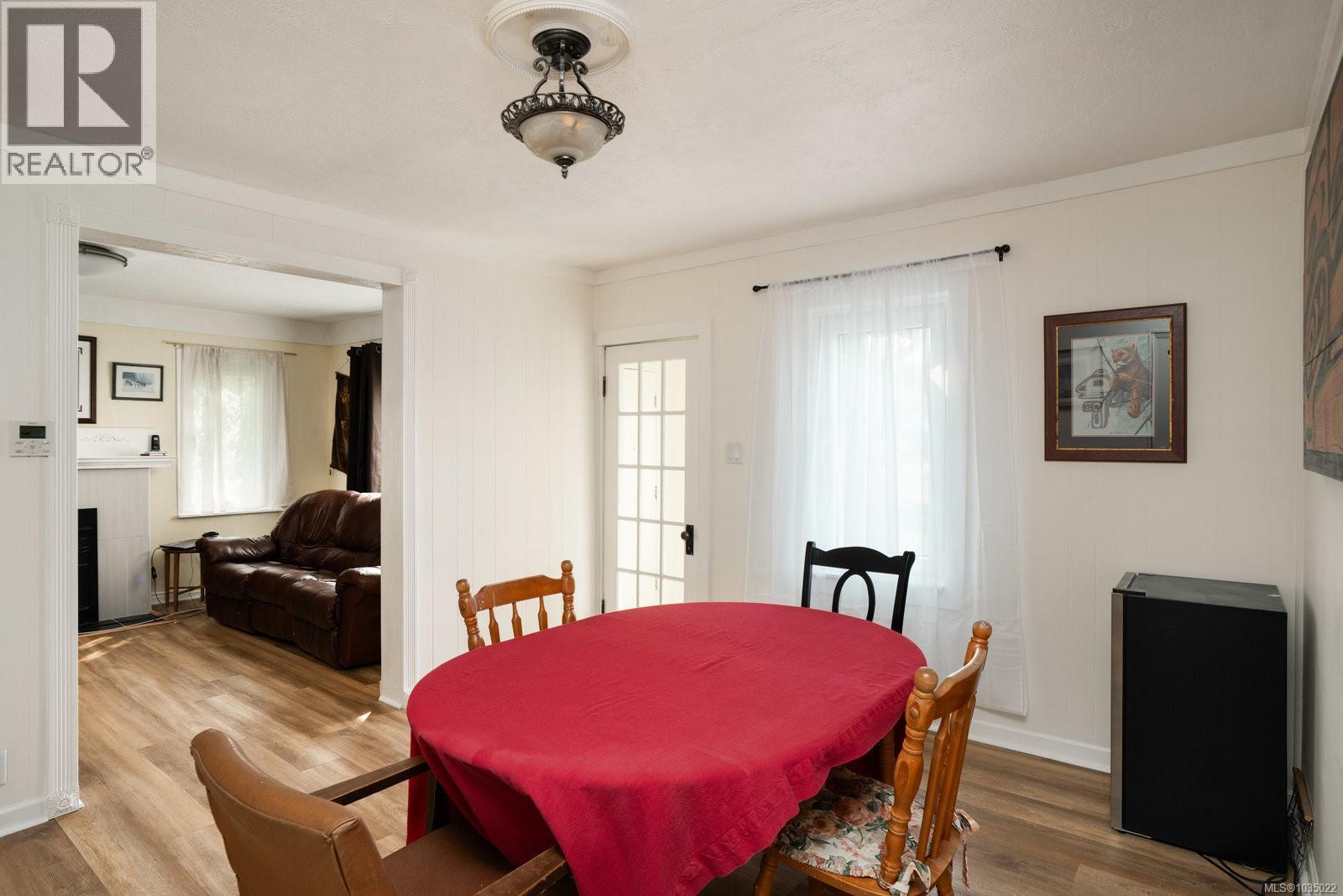 1256 Walnut St - 5