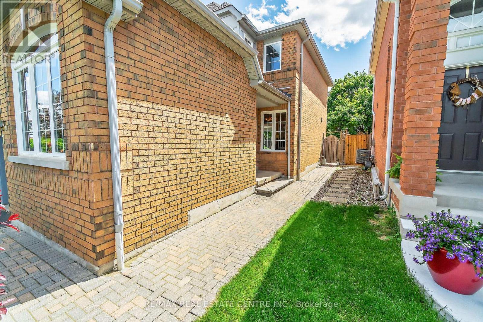 7 CURRY CRESCENT - 3