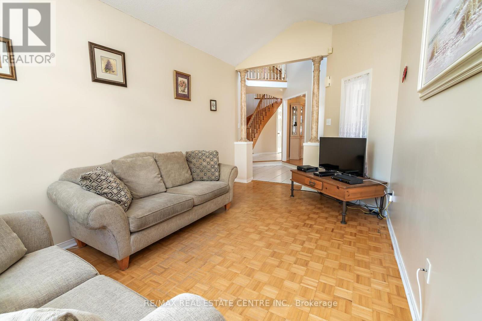 7 CURRY CRESCENT - 7