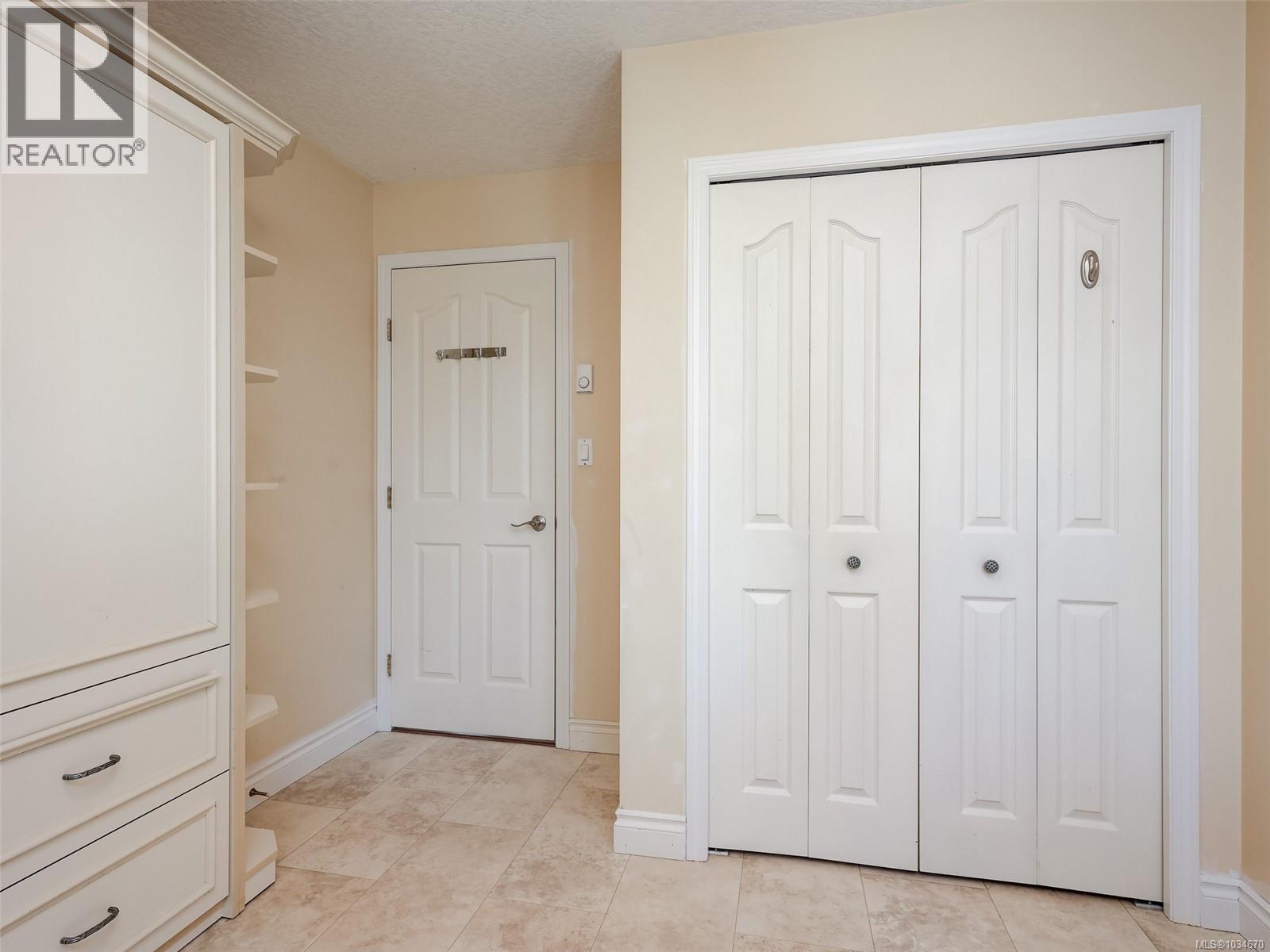 #6 1809 McKenzie Ave - 30
