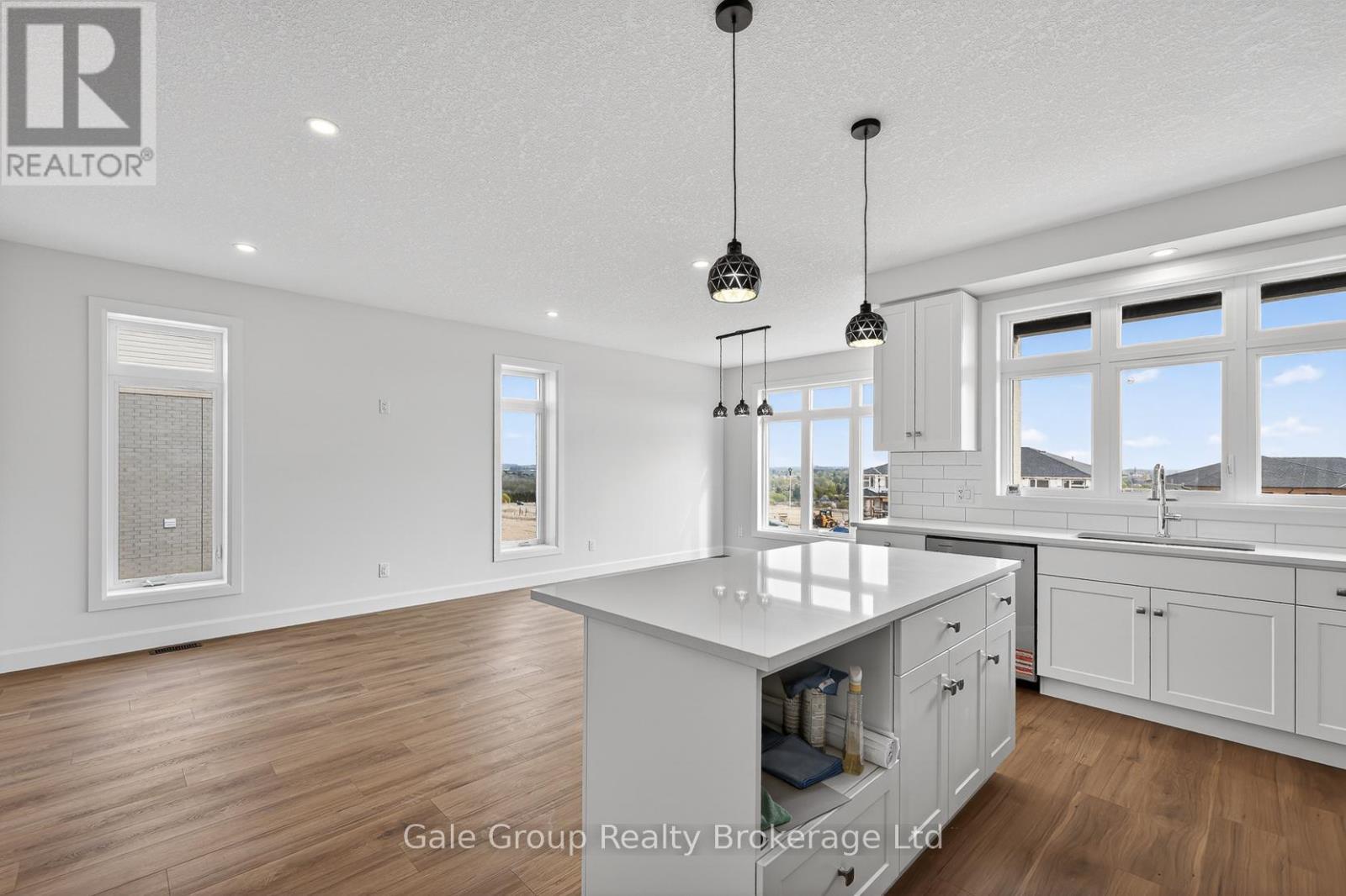 463 GILLESPIE STREET - 10