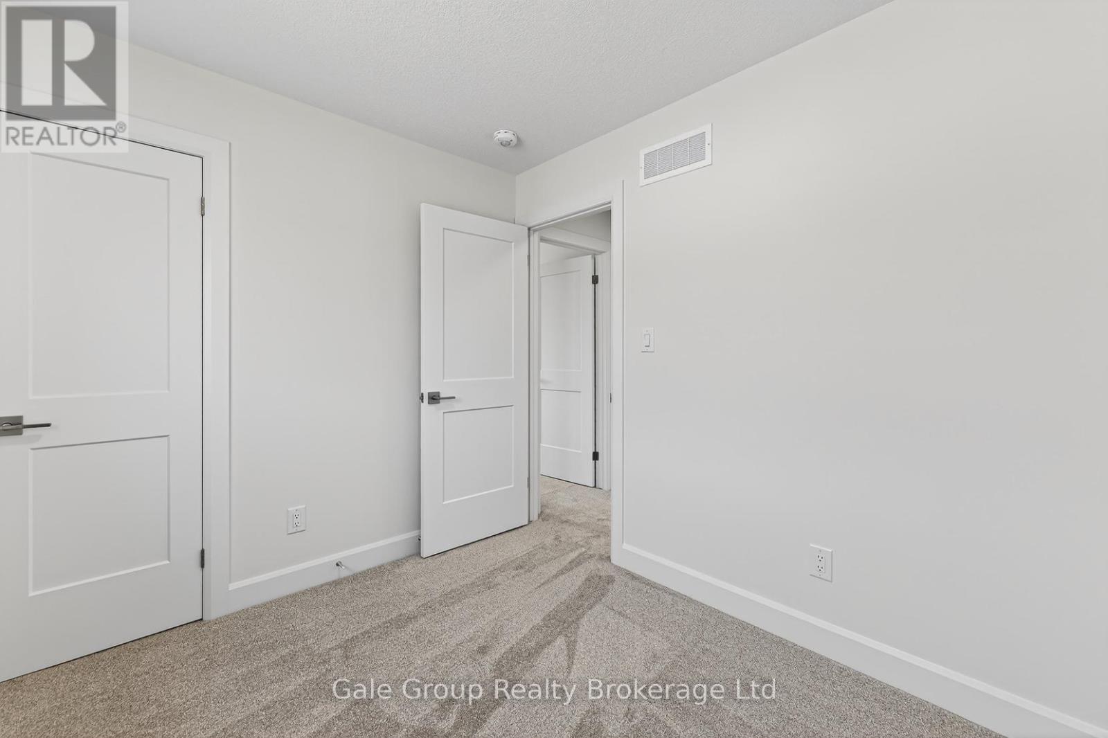 463 GILLESPIE STREET - 27