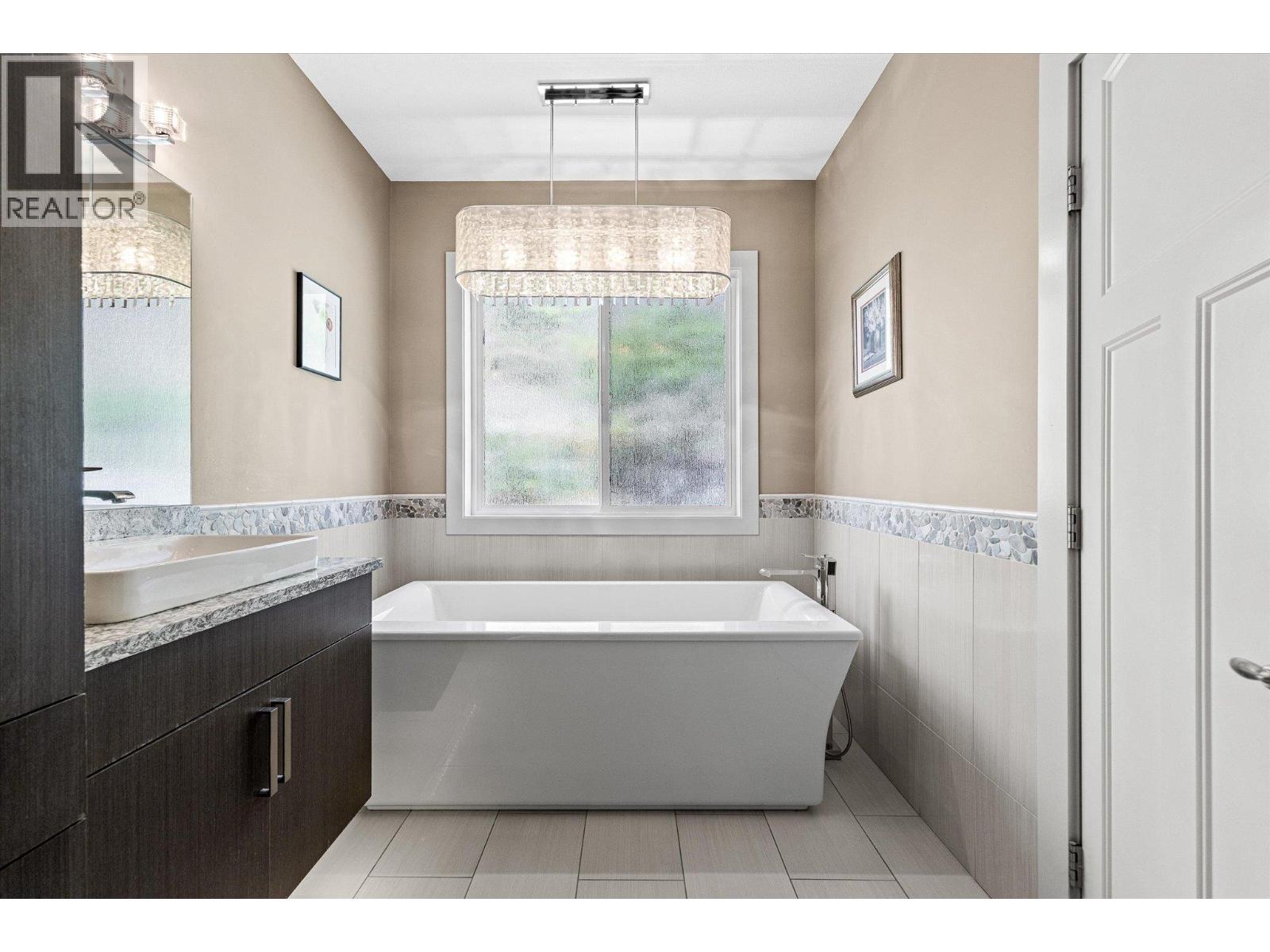  1456 Roseridge Court, West Kelowna