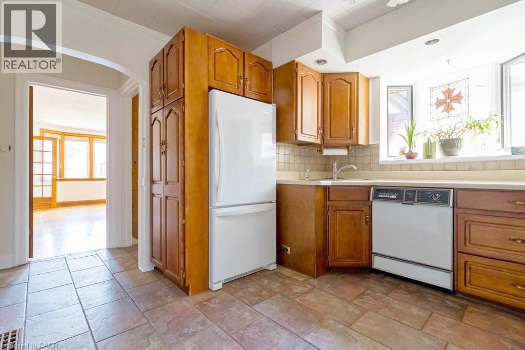 157 LONGWOOD Road N - 8