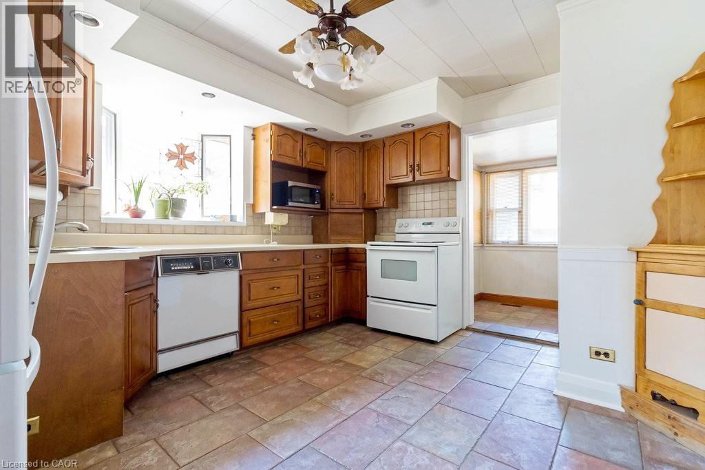 157 LONGWOOD Road N - 7