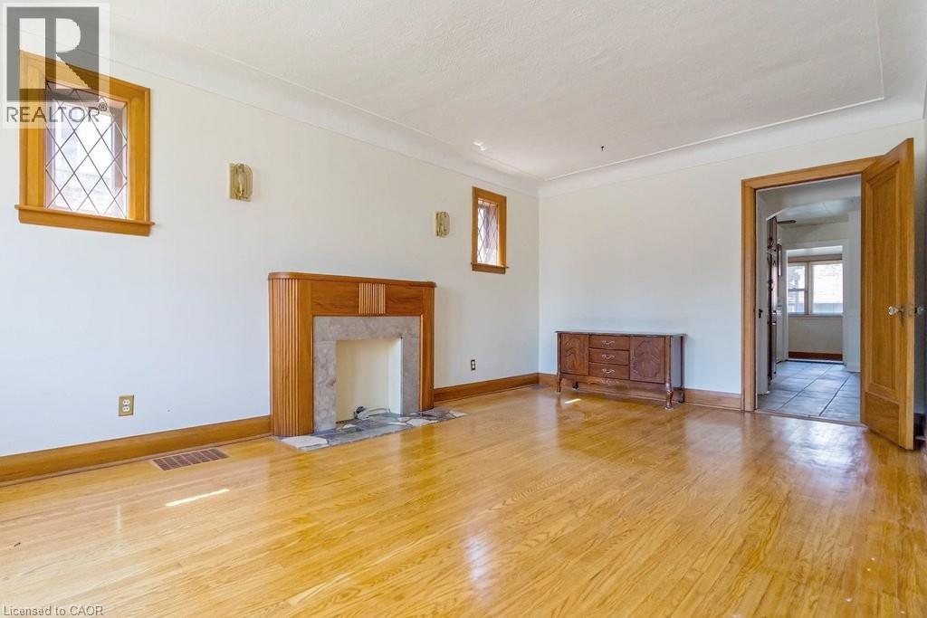 157 LONGWOOD Road N - 4