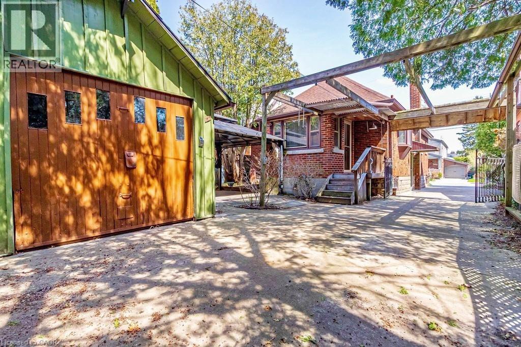 157 LONGWOOD Road N - 25