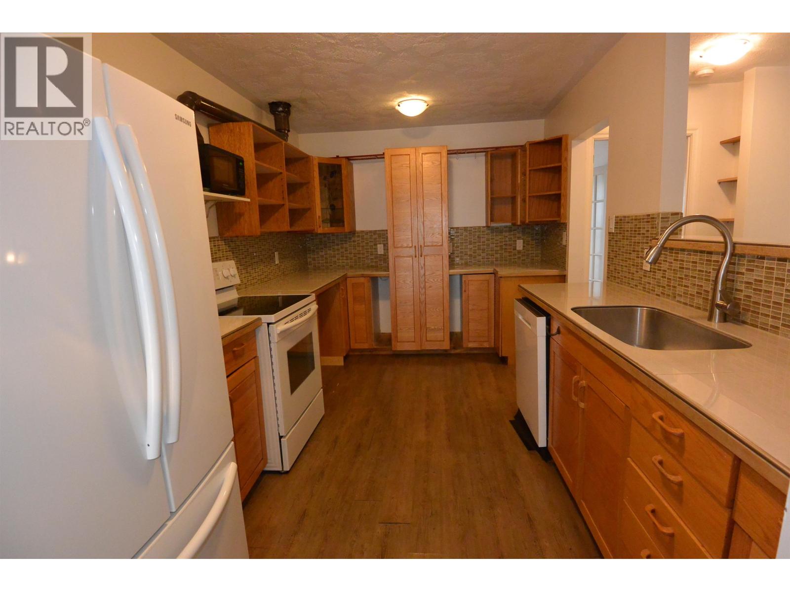 3904 RAILWAY AVENUE - 8