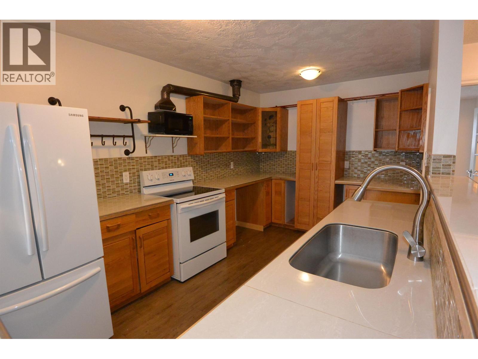 3904 RAILWAY AVENUE - 7