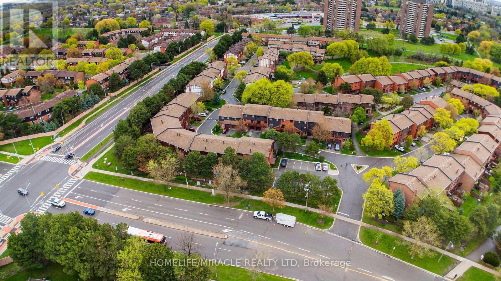 #32 4165 FIELDGATE DRIVE - 2