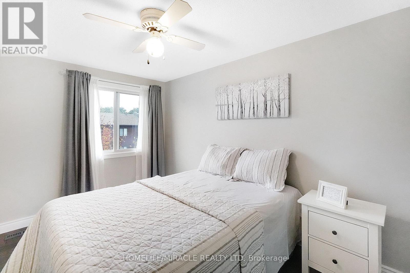 #32 4165 FIELDGATE DRIVE - 26