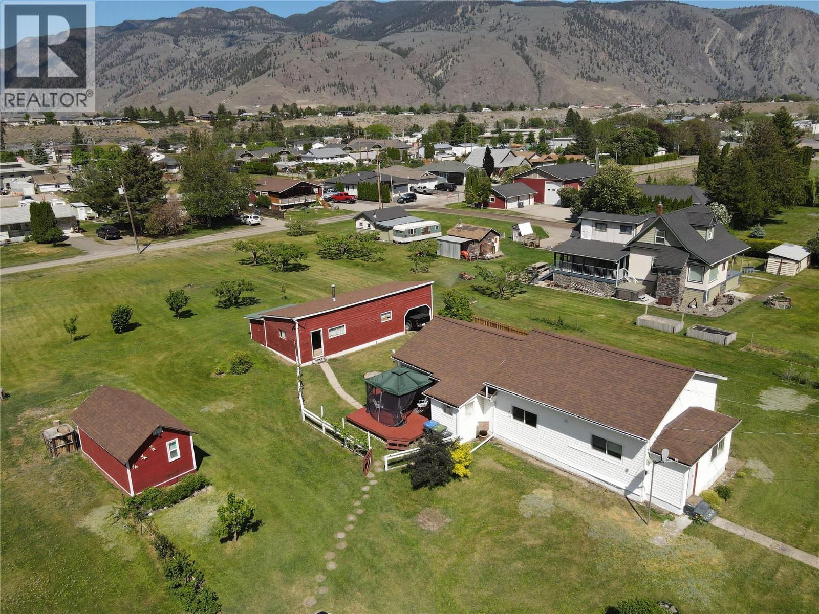218 10th Avenue, Keremeos