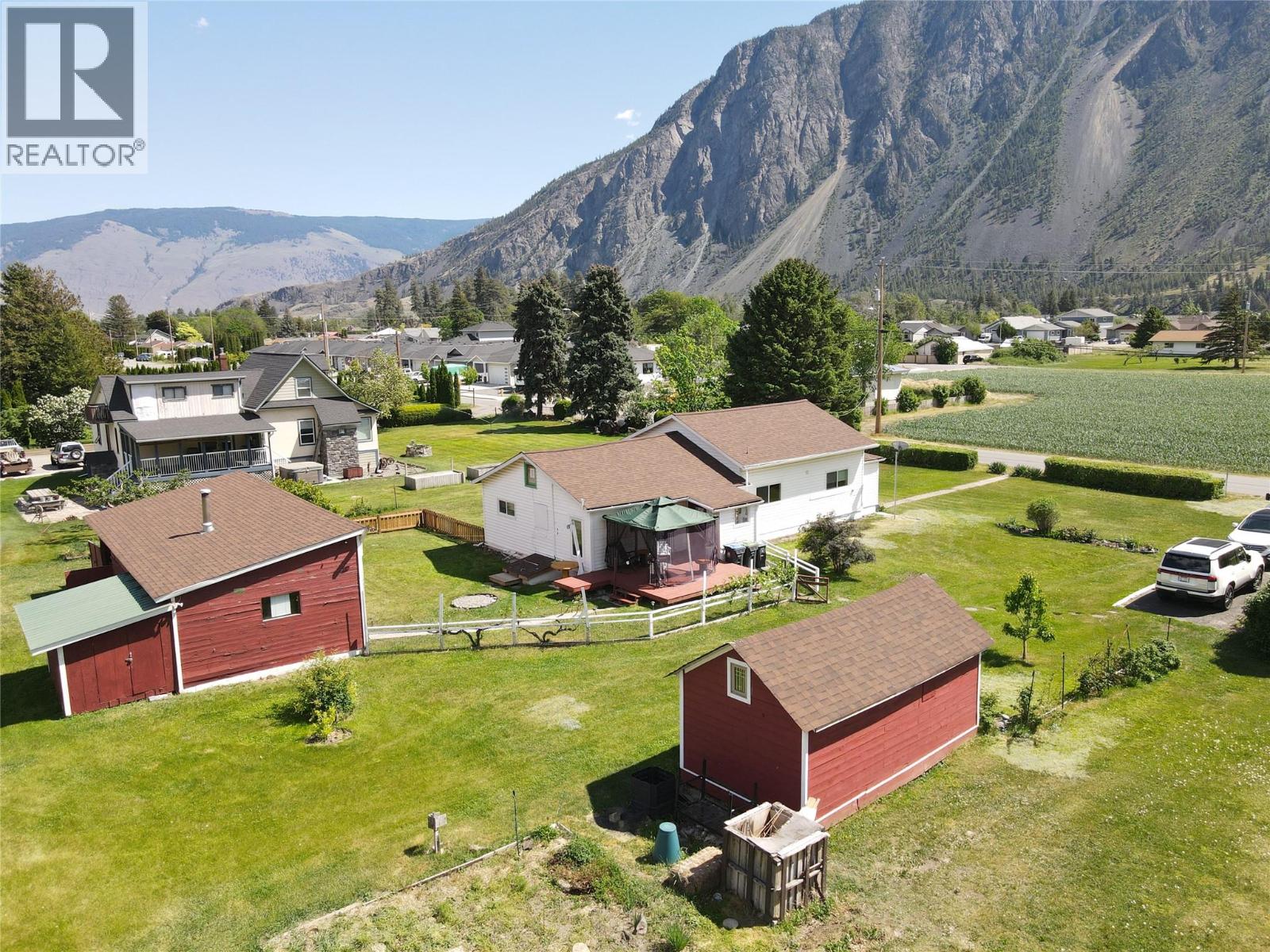 218 10th Avenue, Keremeos