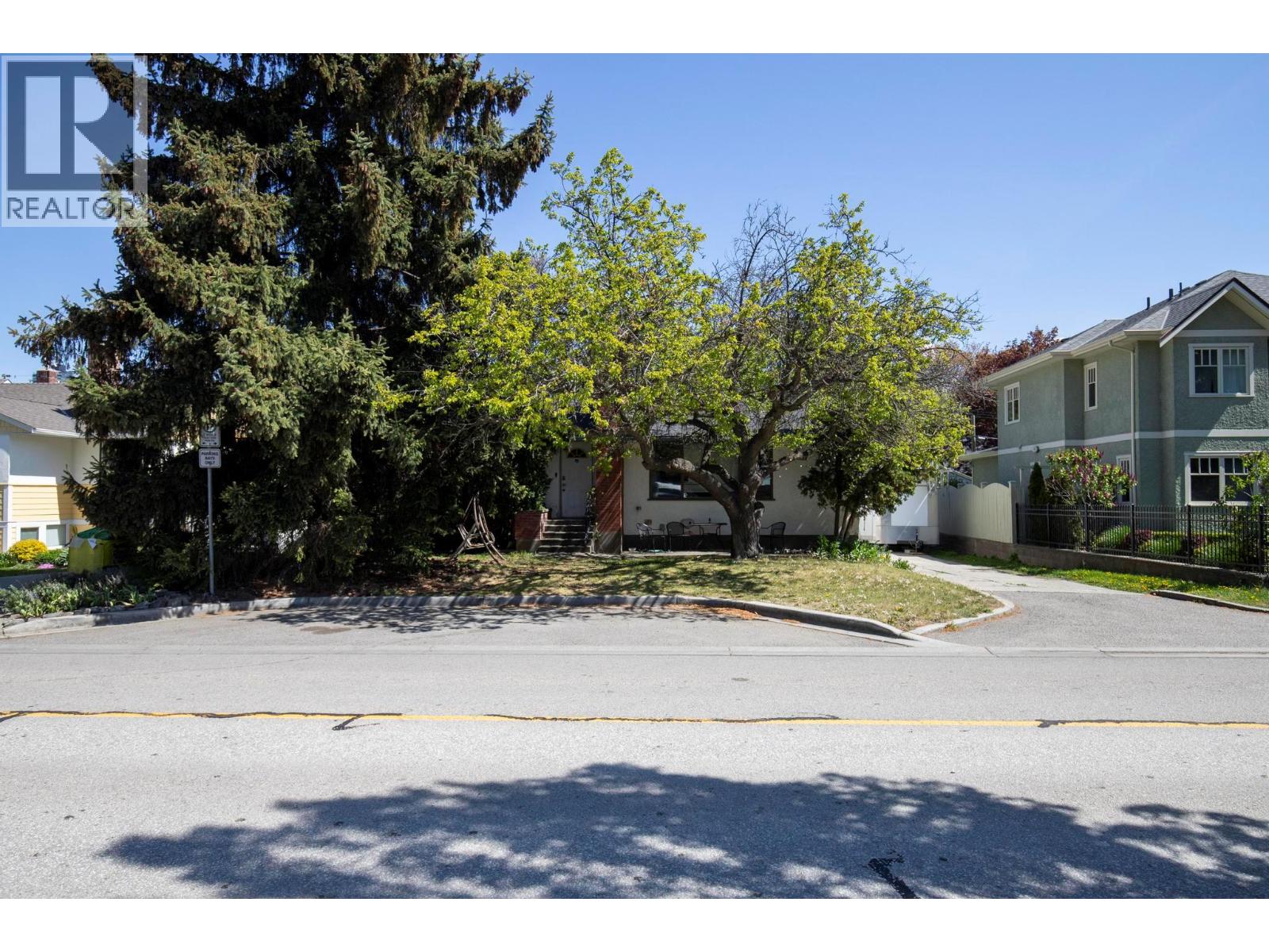 1829 Abbott Street, Kelowna