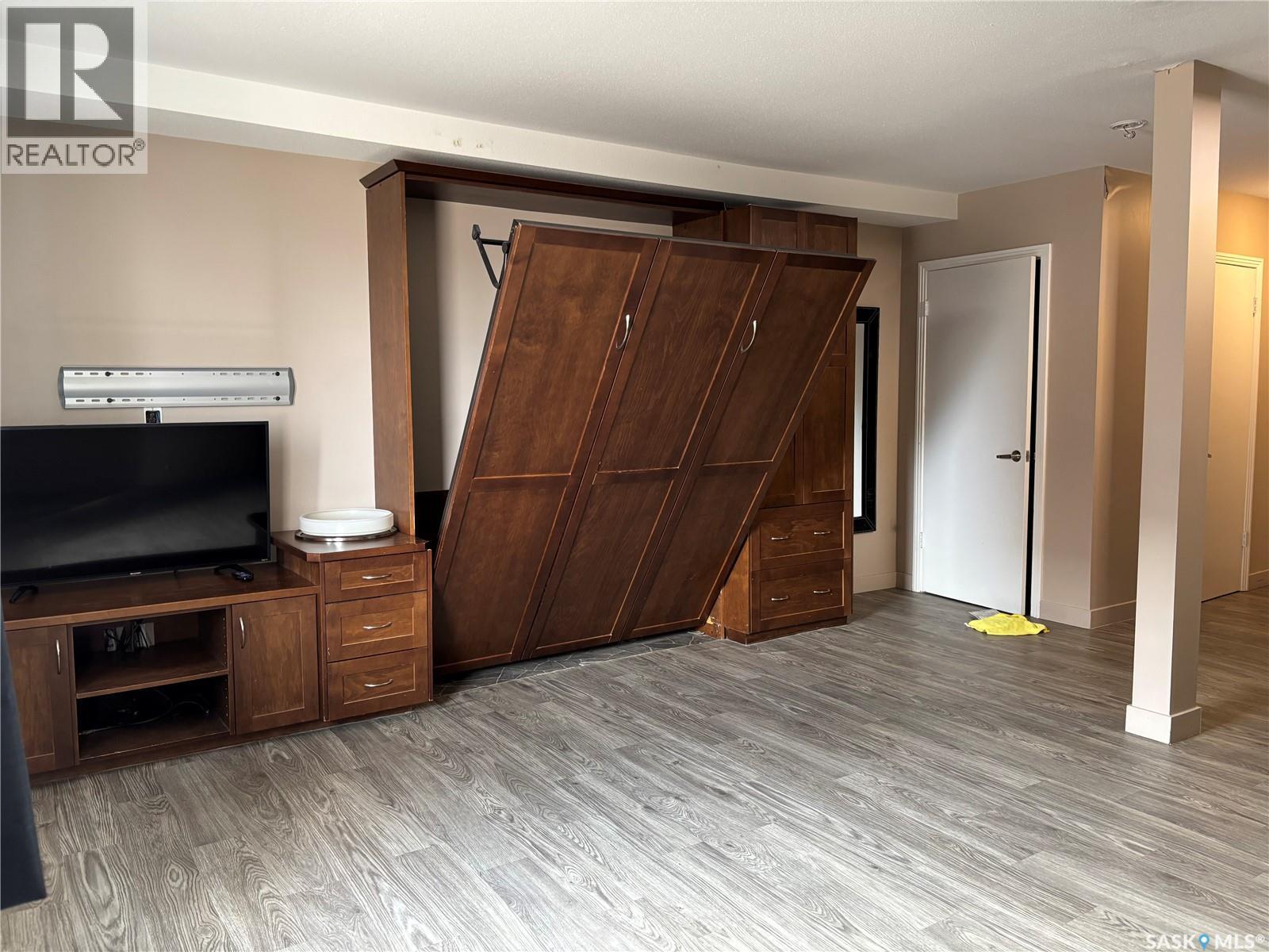 #2 2301 7th STREET E - 6