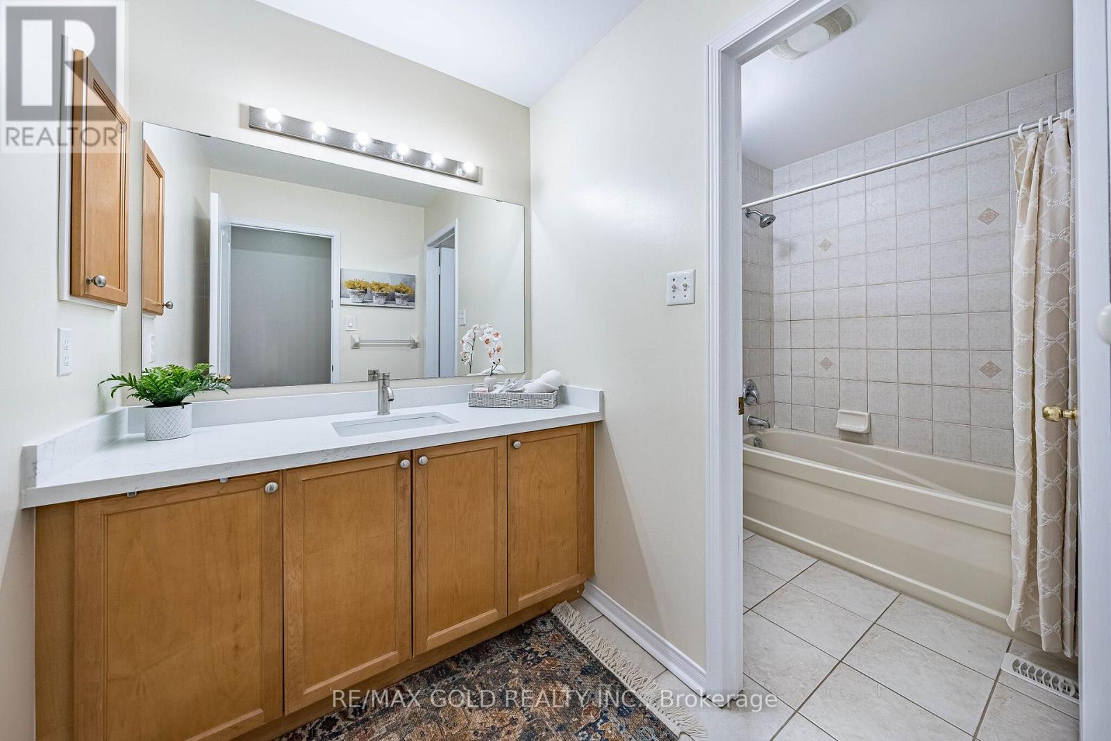 40 HOLLINGSWORTH CIRCLE - 34