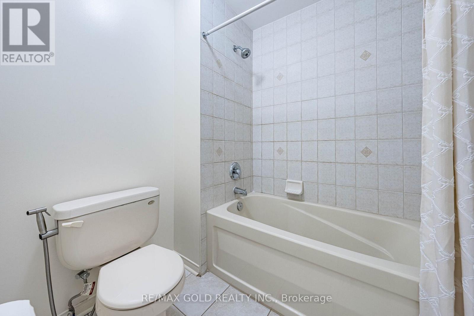 40 HOLLINGSWORTH CIRCLE - 35