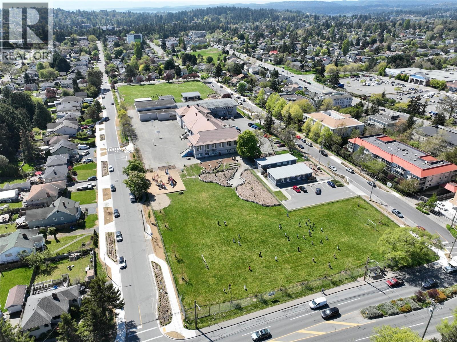 #413 3133 Tillicum Rd - 34