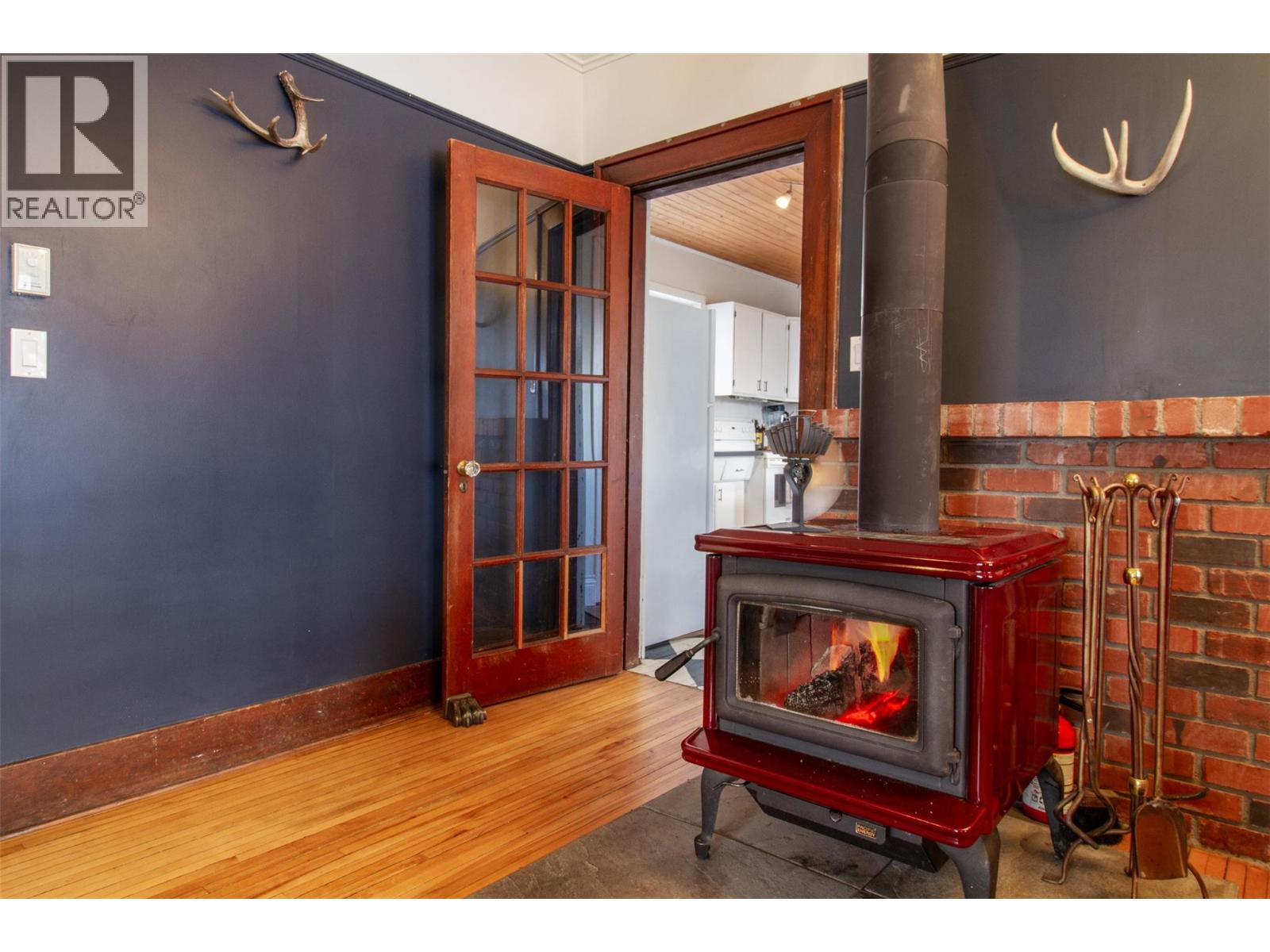 102 Third Street E - 10