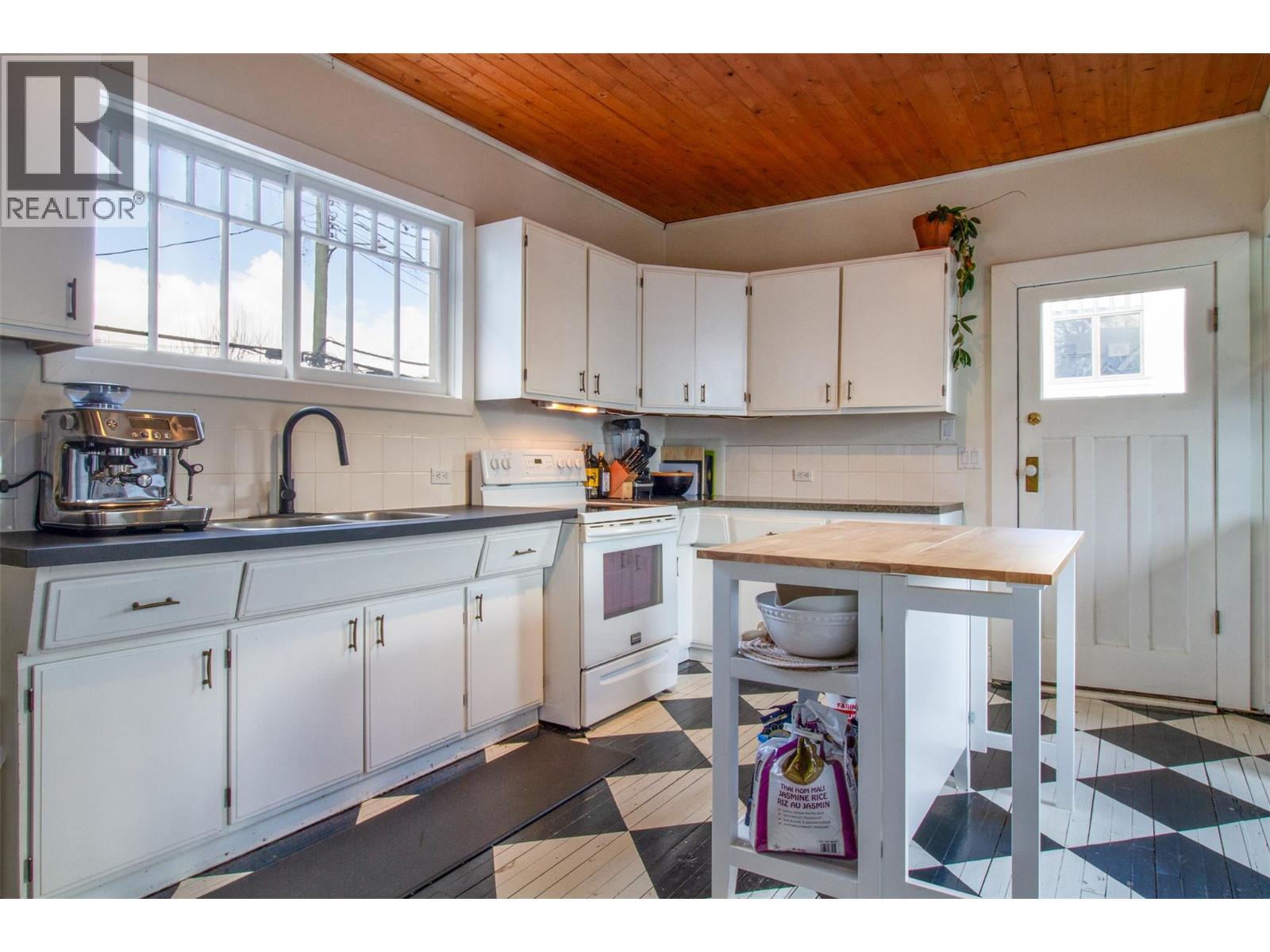 102 Third Street E - 12
