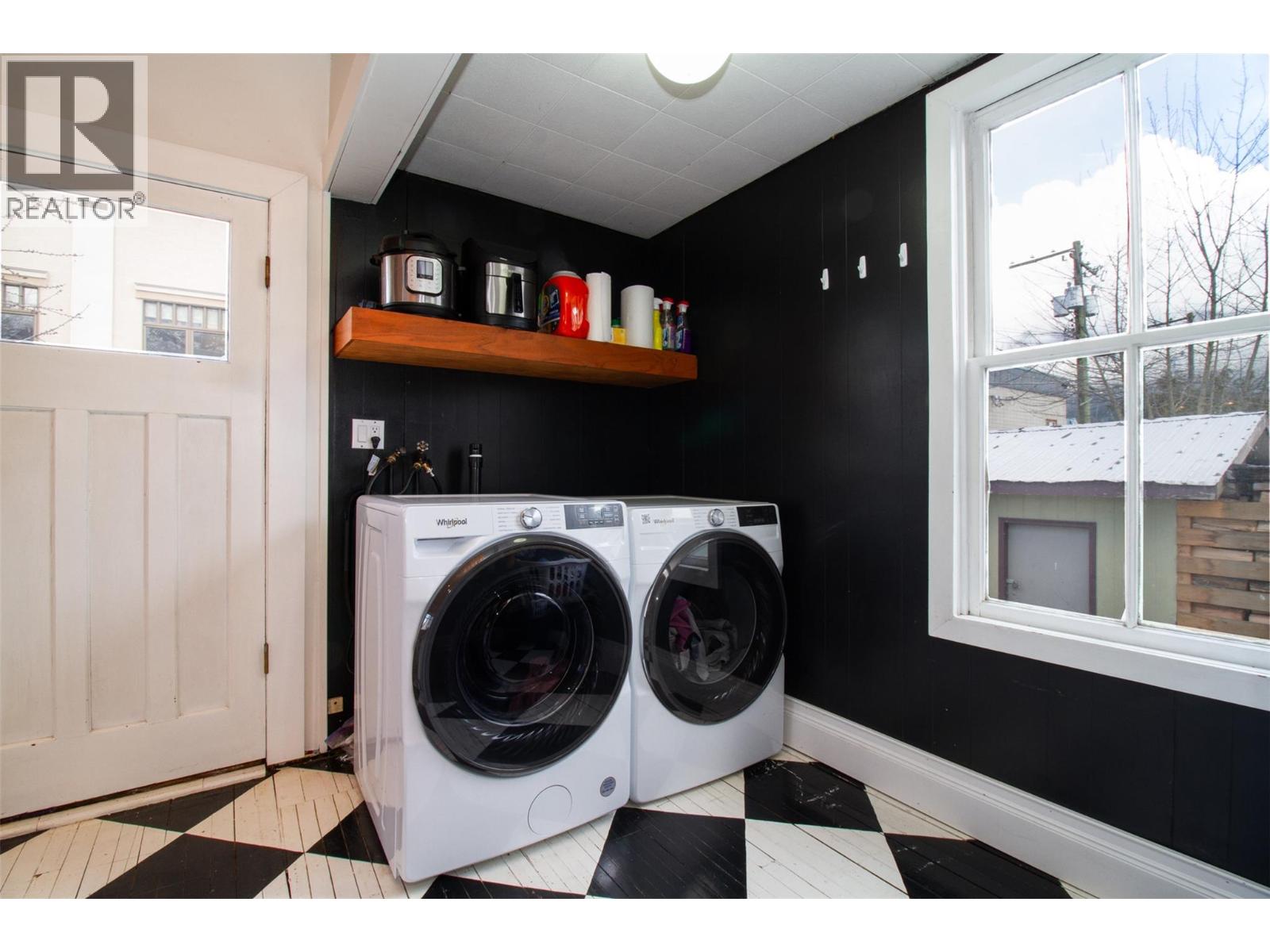 102 Third Street E - 16