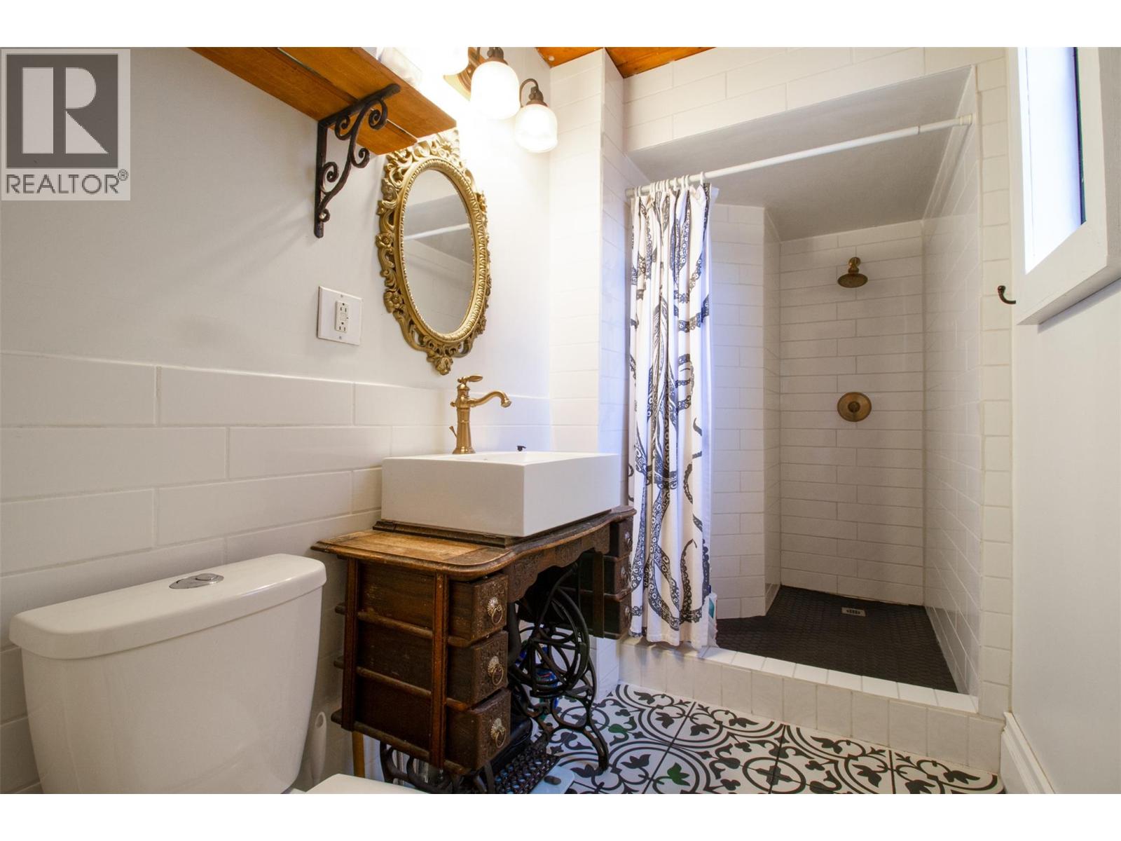 102 Third Street E - 17