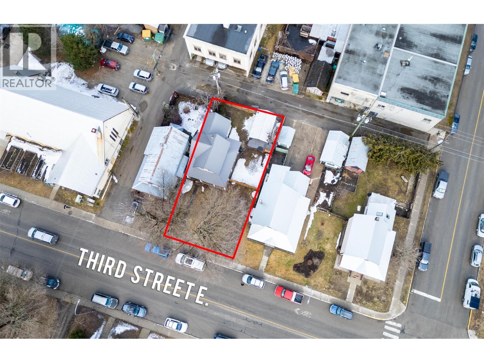 102 Third Street E - 27