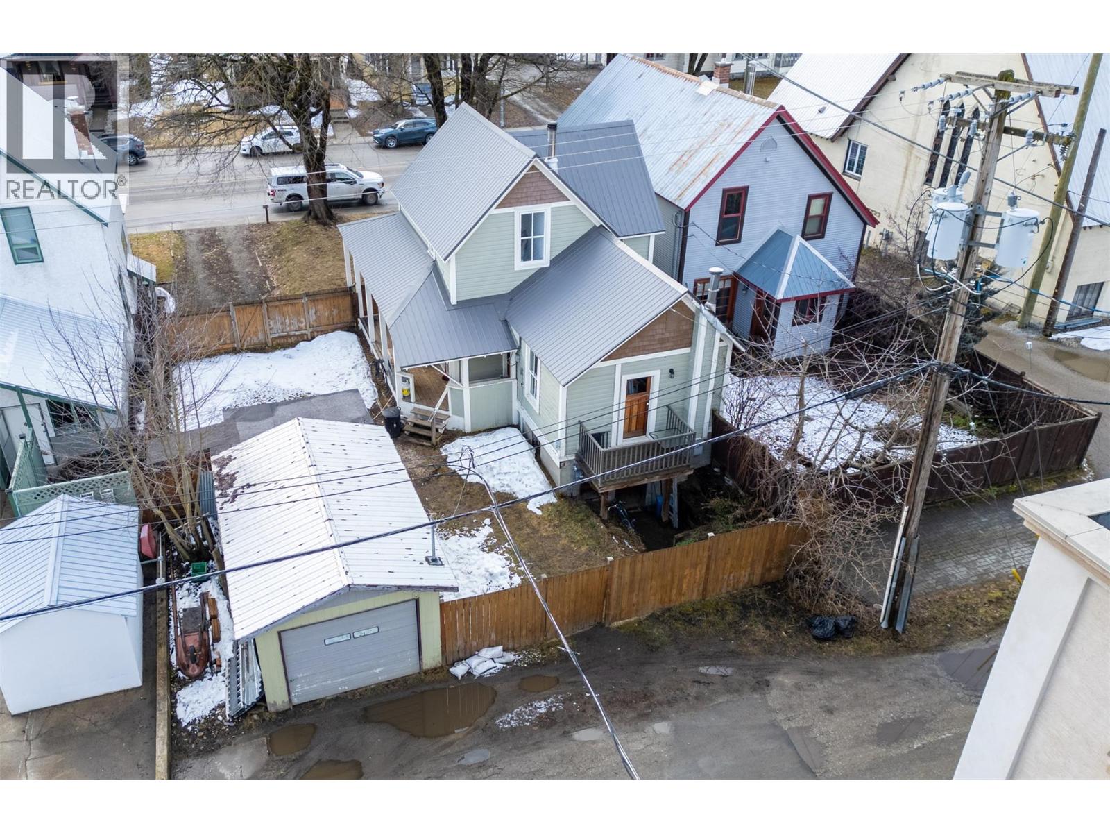 102 Third Street E - 30