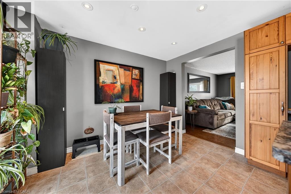 195 OLD CARRIAGE Drive, Kitchener, Ontario, N2P1H5 — Photo 7