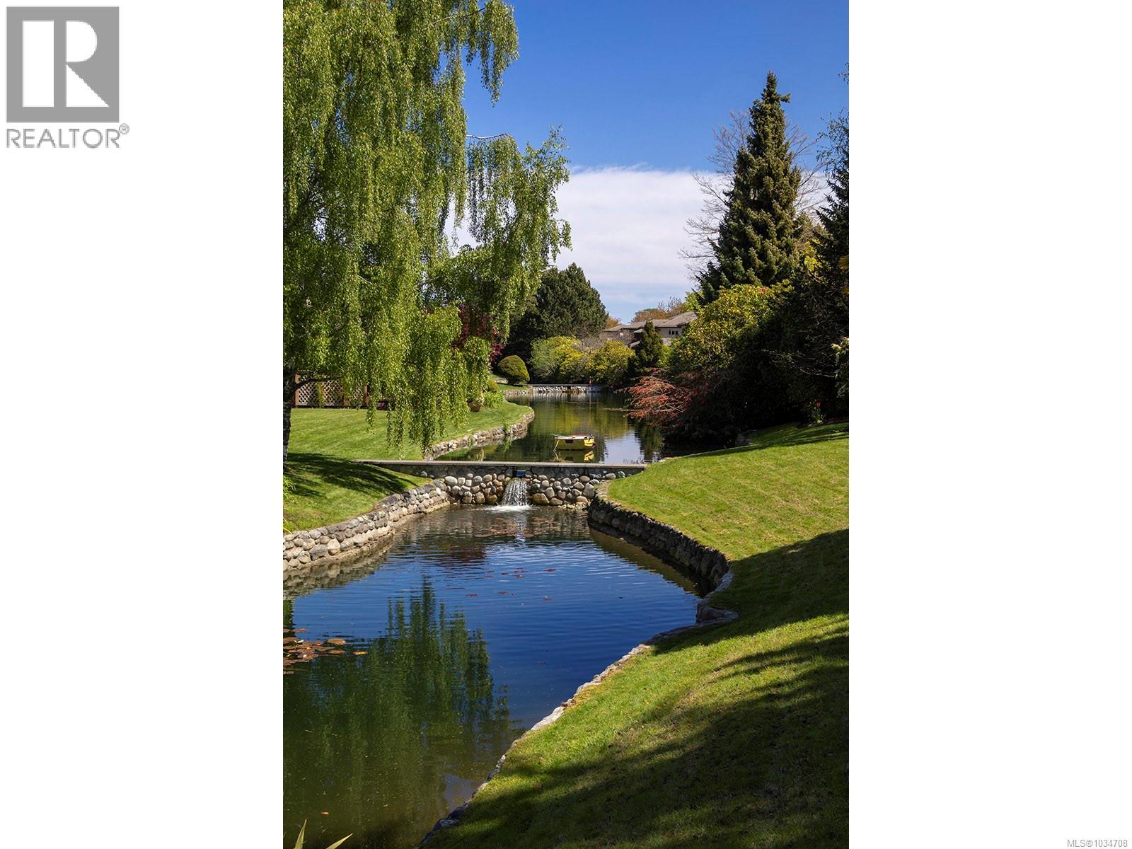137 2345 Cedar Hill Cross Road, Oak Bay