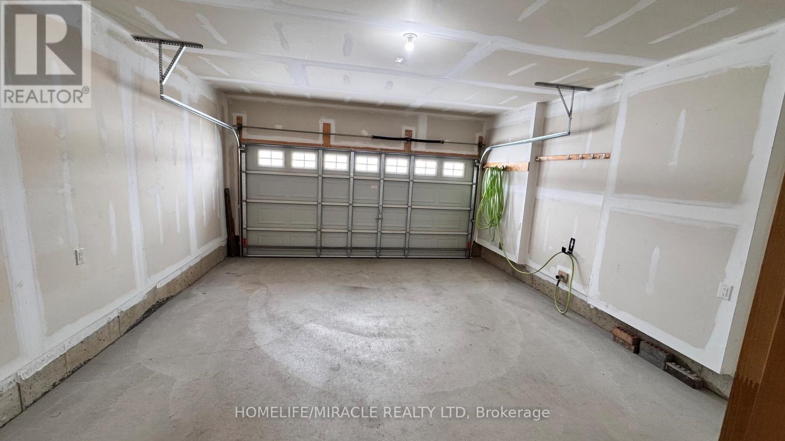 166 SEELEY AVENUE - 34