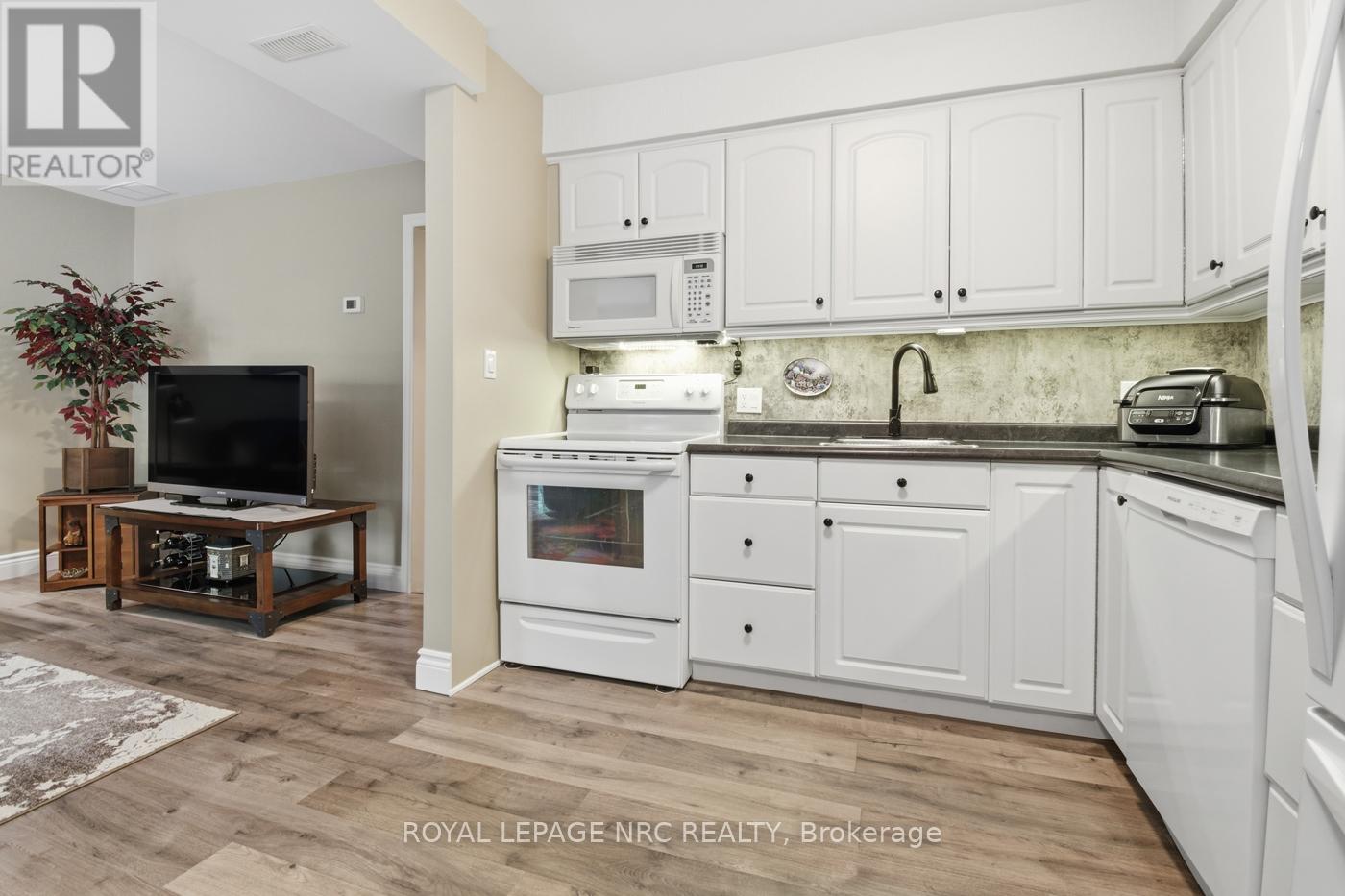 #61 151 PARNELL ROAD - 14