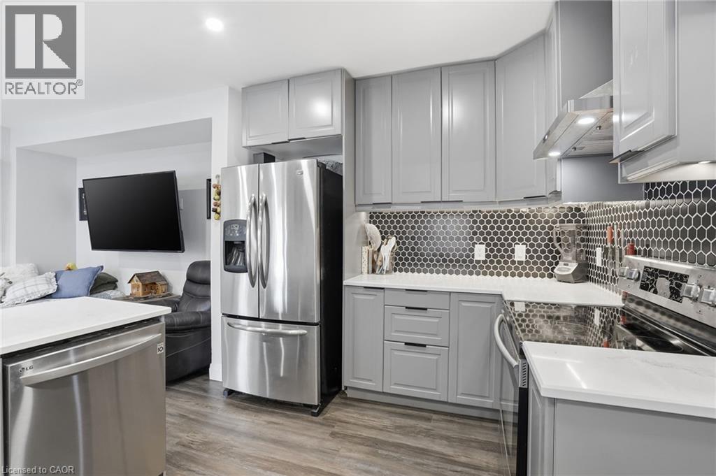 4 MANNING Street, St. Catharines, Ontario, L2R1H9 — Photo 2