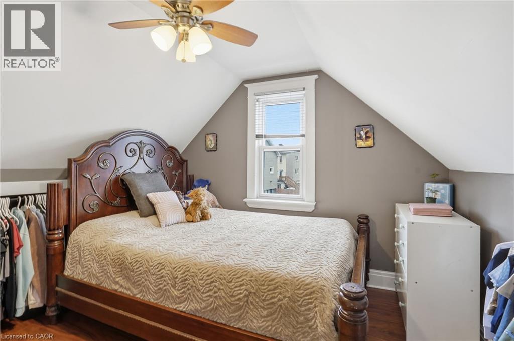 4 MANNING Street, St. Catharines, Ontario, L2R1H9 — Photo 16