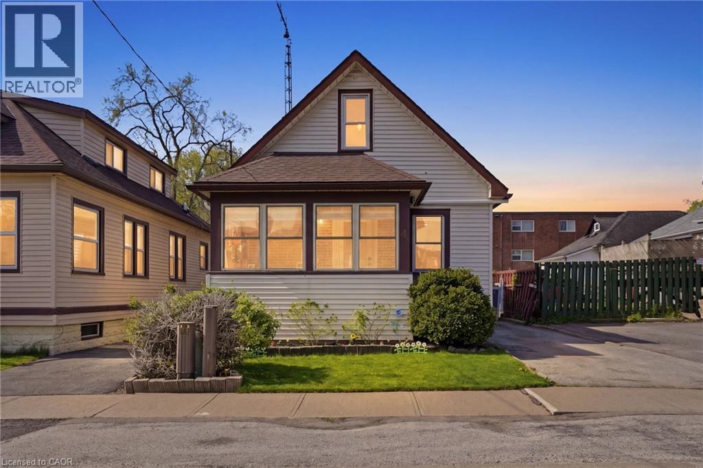 4 MANNING Street - 1