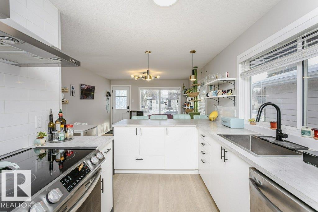9020 152 ST NW, Edmonton